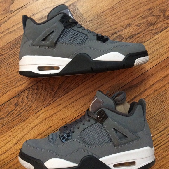 Nike Air Jordan 4 Retro Sneakers - Picture 4 of 10
